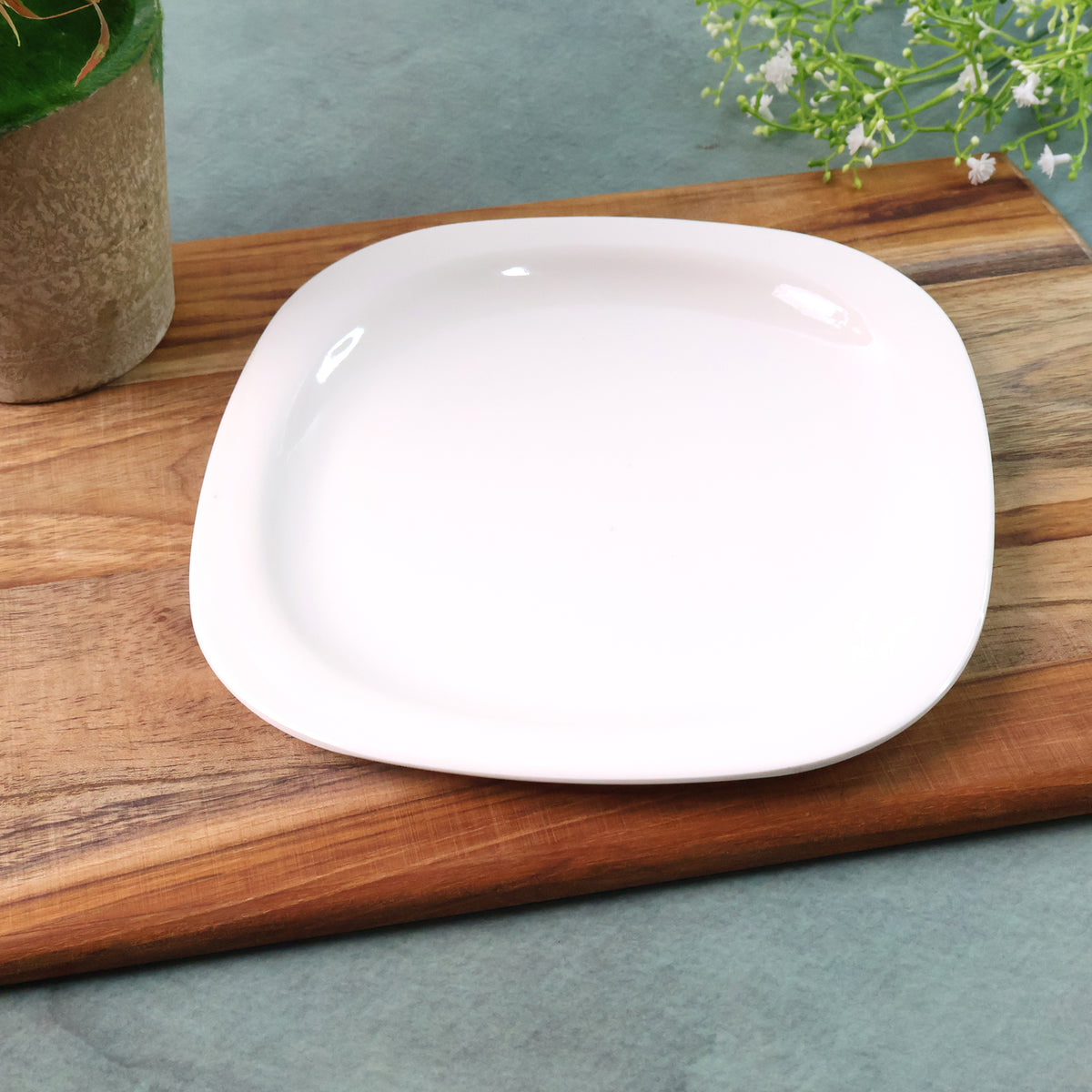 Plastic Square Dinner Serving Plate 20 Cm (1 Pc)