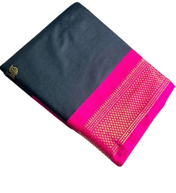 Generic Women's Cotton Silk Solid Saree With Unstitched Blouse - 5.5 Mtr (Black-Pink)