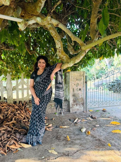 Generic Women's Linen Printed Saree With Unstitched Blouse - 5.5 Mtr (Black)